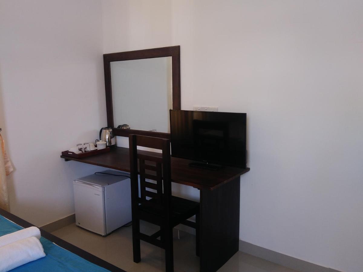 Queens Airport Residence Negombo Exterior photo