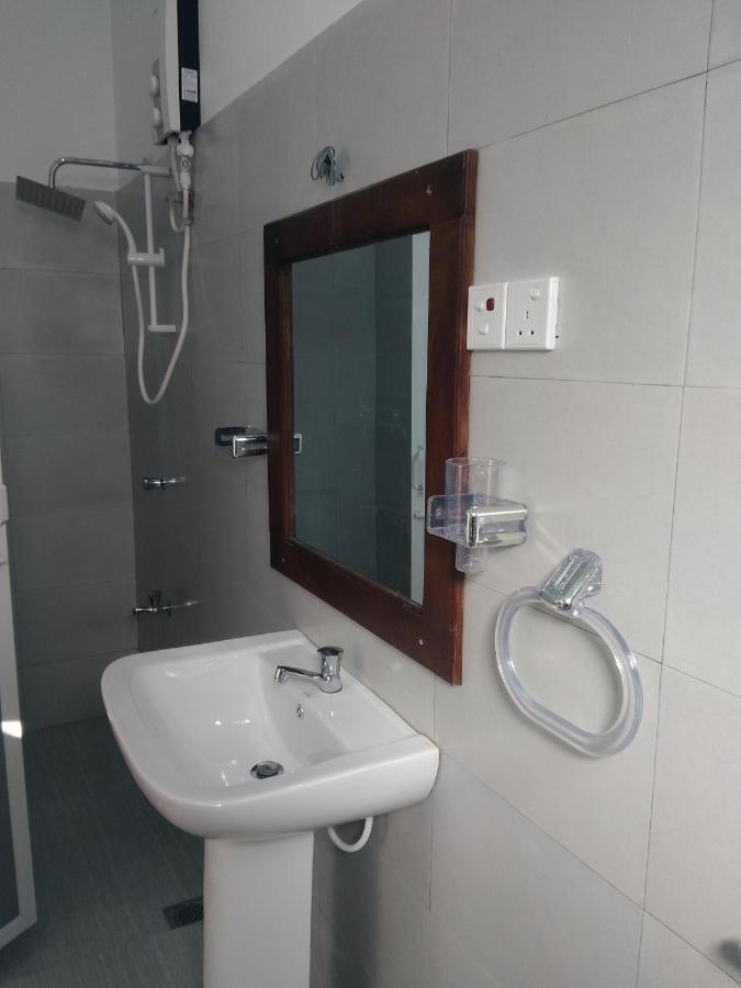 Queens Airport Residence Negombo Exterior photo