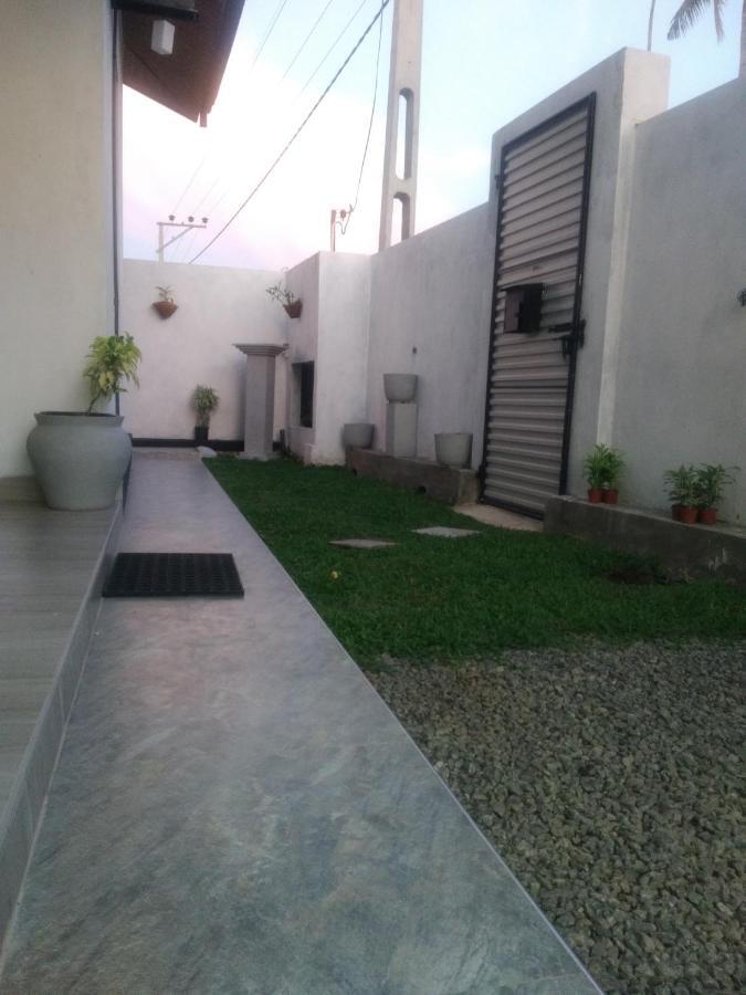 Queens Airport Residence Negombo Exterior photo